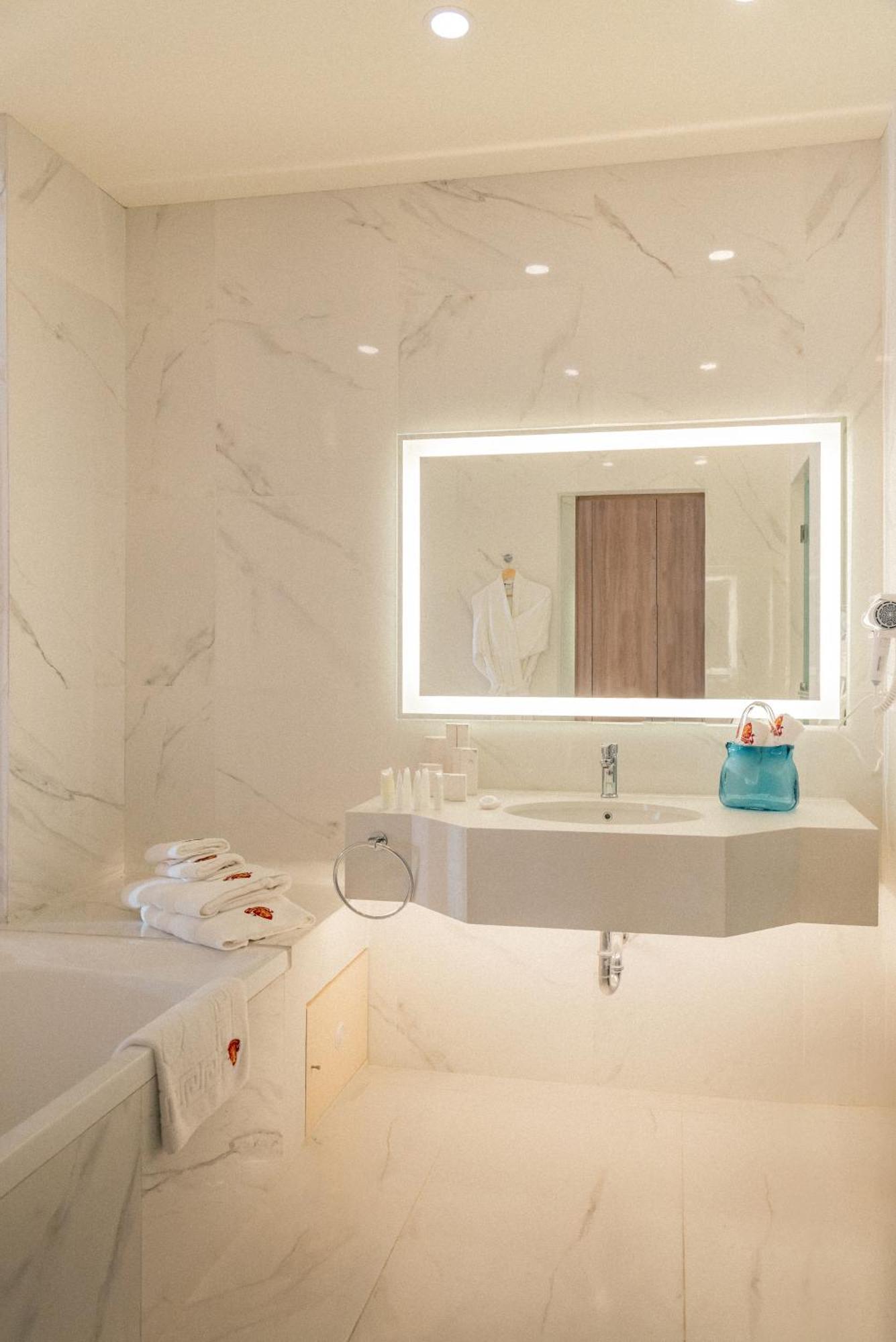 Hotel Saint Georges Beirut Al Marfa' Esterno foto