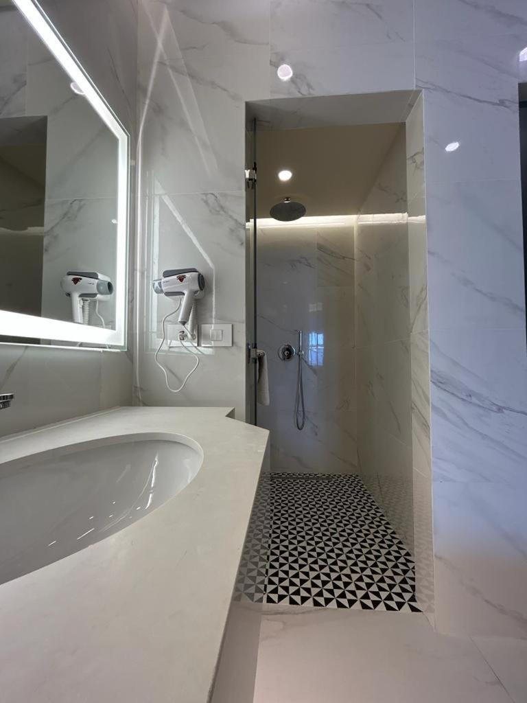 Hotel Saint Georges Beirut Al Marfa' Esterno foto